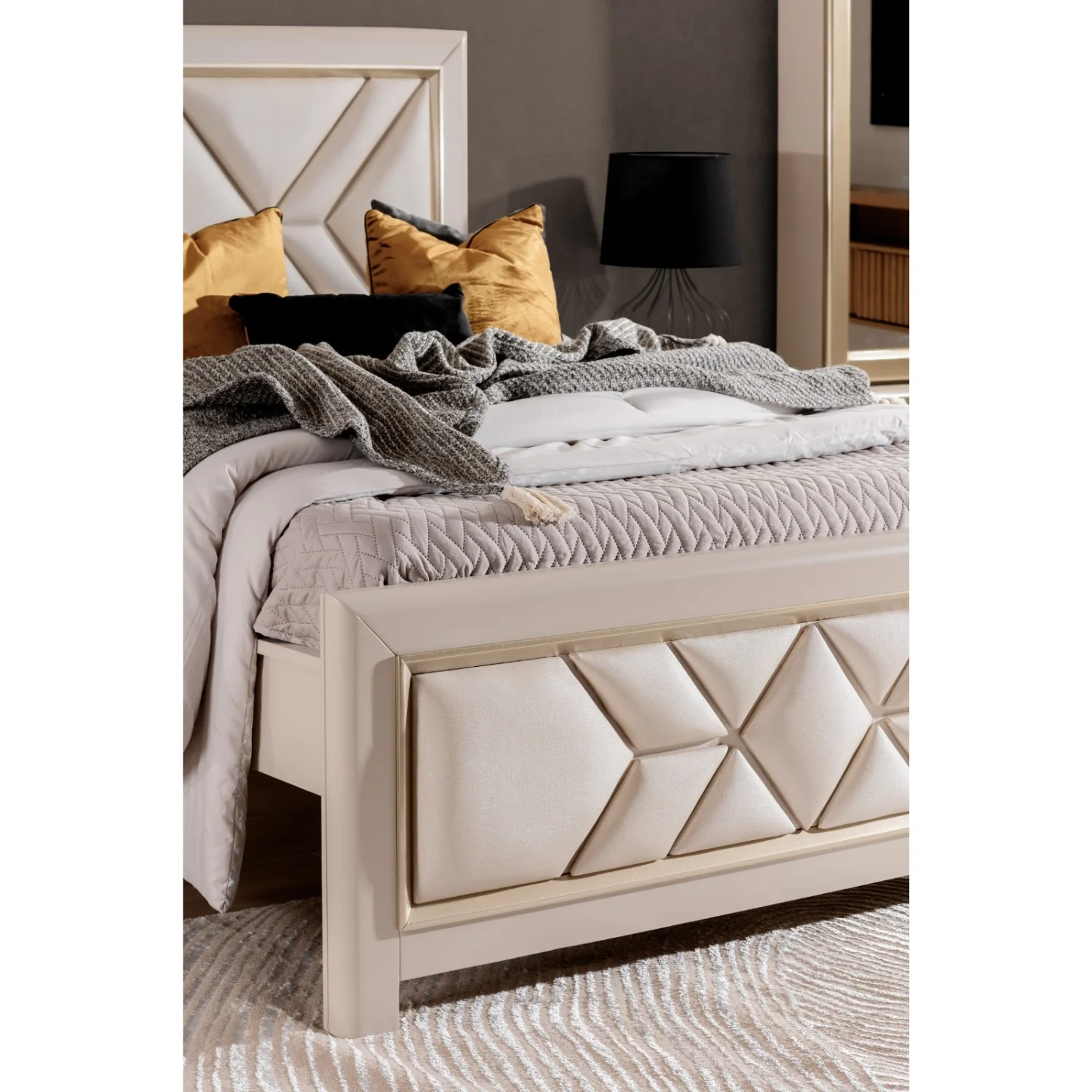 Cama King Marriot Greige, Champaña - Image 4